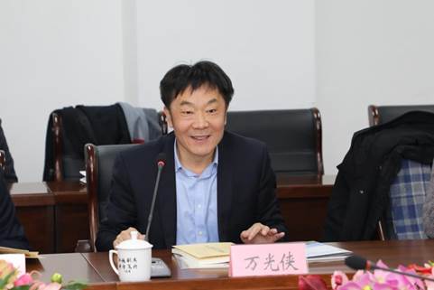 万光侠2.jpg